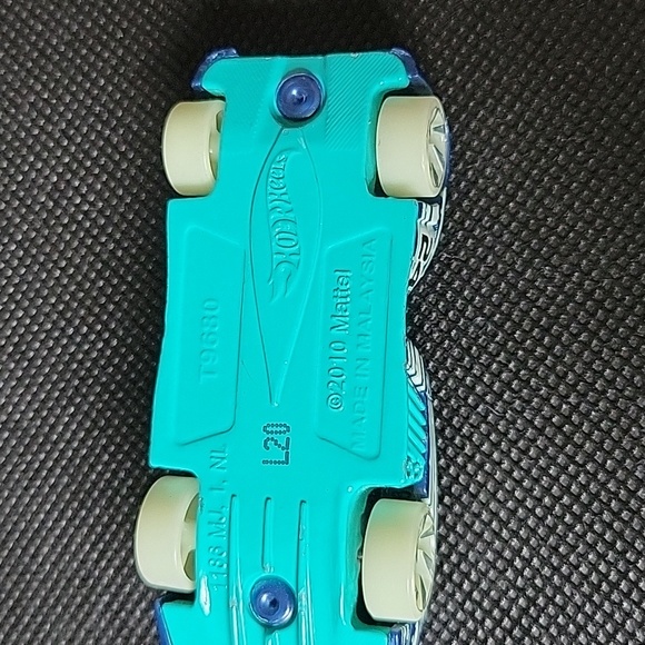 Hotwheels Glow Racers - Picture 9 of 12